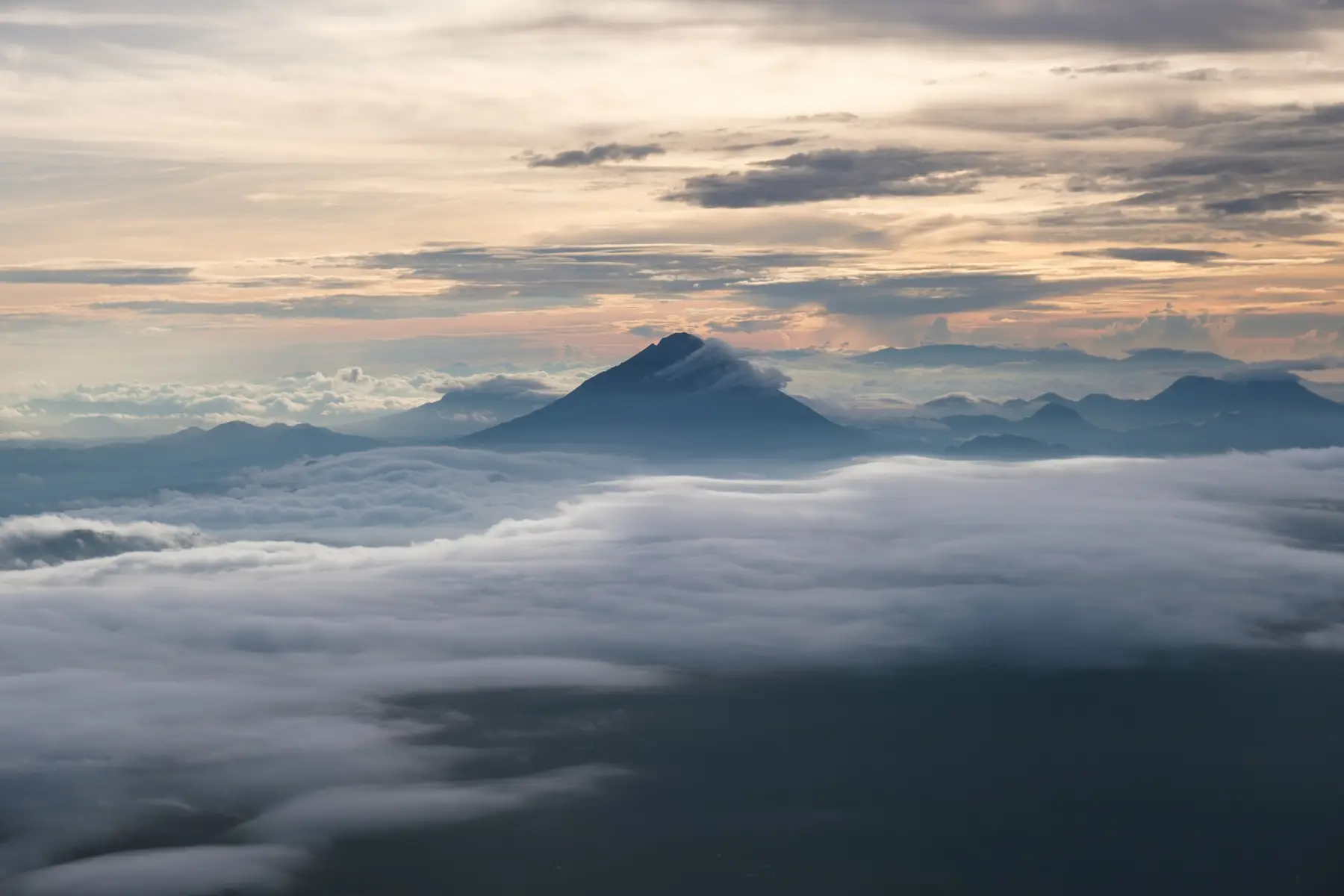 Volcanoes in Indonesia, photograph 5