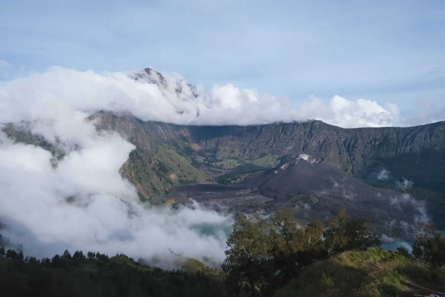 Volcanoes in Indonesia, photograph 9