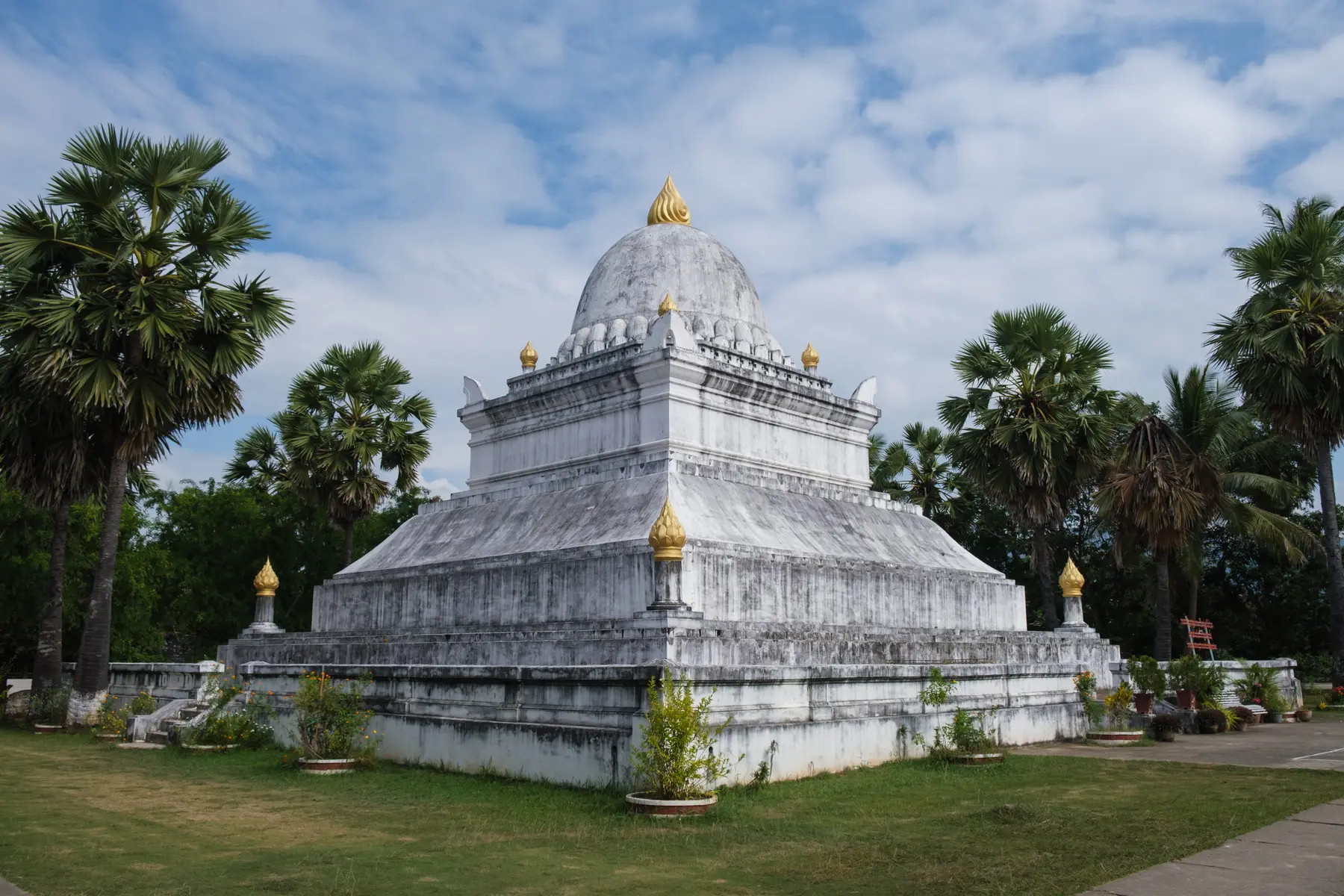 Temples in Laos, photograph 2