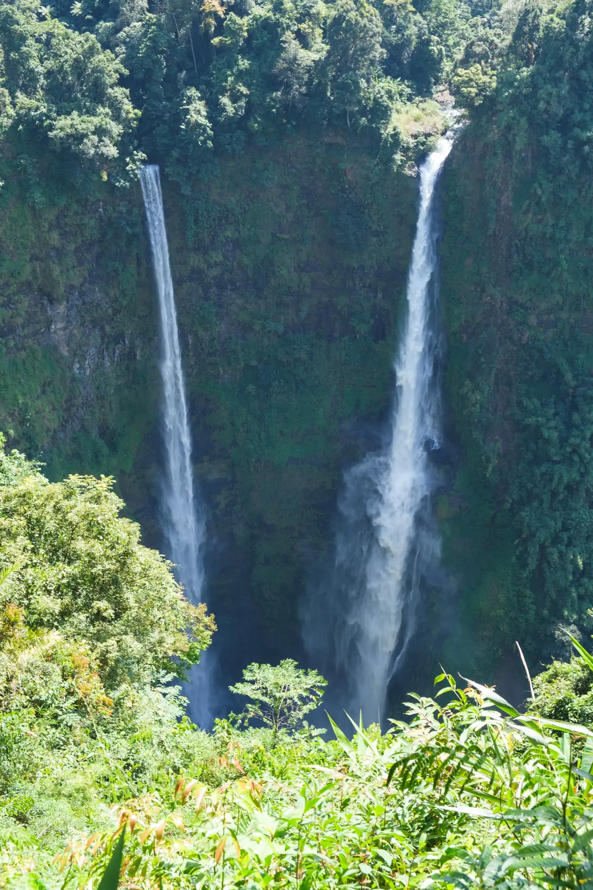 Waterfalls in Laos, photograph 3